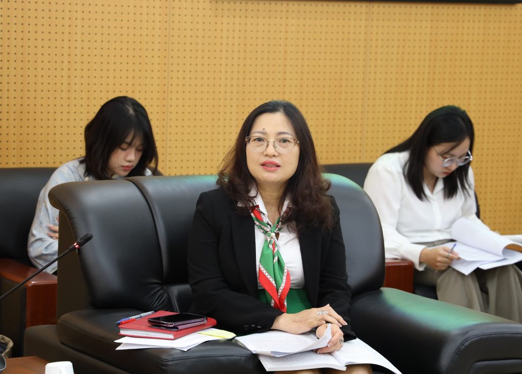 Phó Chánh Văn phòng quốc gia về dân tộc và miền núi Nguyễn Thị Nga thông tin tại Hội đàm