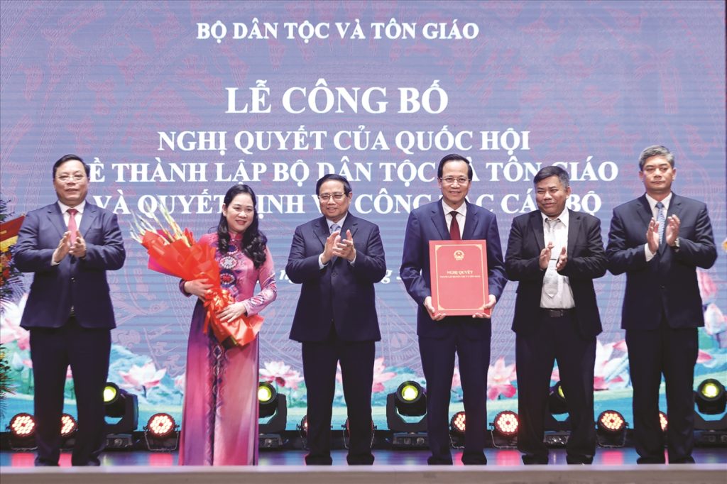 Lễ công bố Nghị quyết của Quốc hội về thành lập Bộ Dân tộc và Tôn giáo (ngày 1/3/2025). Sự kiện này mở ra một giai đoạn mới, hứa hẹn nhiều đột phá trong việc đồng bộ hóa các chính sách về dân tộc, tín ngưỡng, tôn giáo và nâng cao hiệu quả công tác quản lý Nhà nước