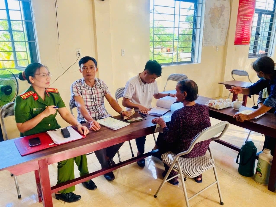 Việc chi trả được thực hiện khẩn trương, công khai, minh bạch, đảm bảo đến tận tay từng người dân trước ngày lễ trọng đại của đất nước. (ảnh PV)