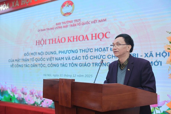 TS, Nhà dân tộc học Lò Giàng Páo, Ủy viên Hội đồng tư vấn về Dân tộc UBTƯ MTTQ Việt Nam phát biểu tại Hội thảo 