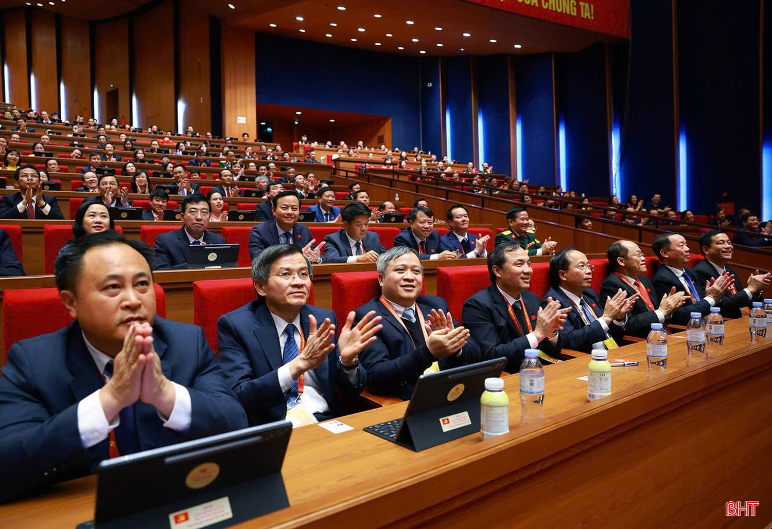 Các đại biểu đoàn Hà Tĩnh dự phiên bế mạc.