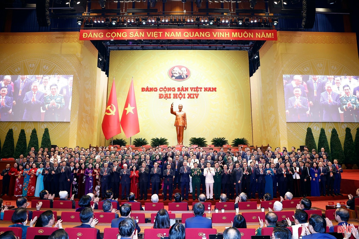 Ban Chấp hành Trung ương Đảng khóa XIV ra mắt, nhận nhiệm vụ.