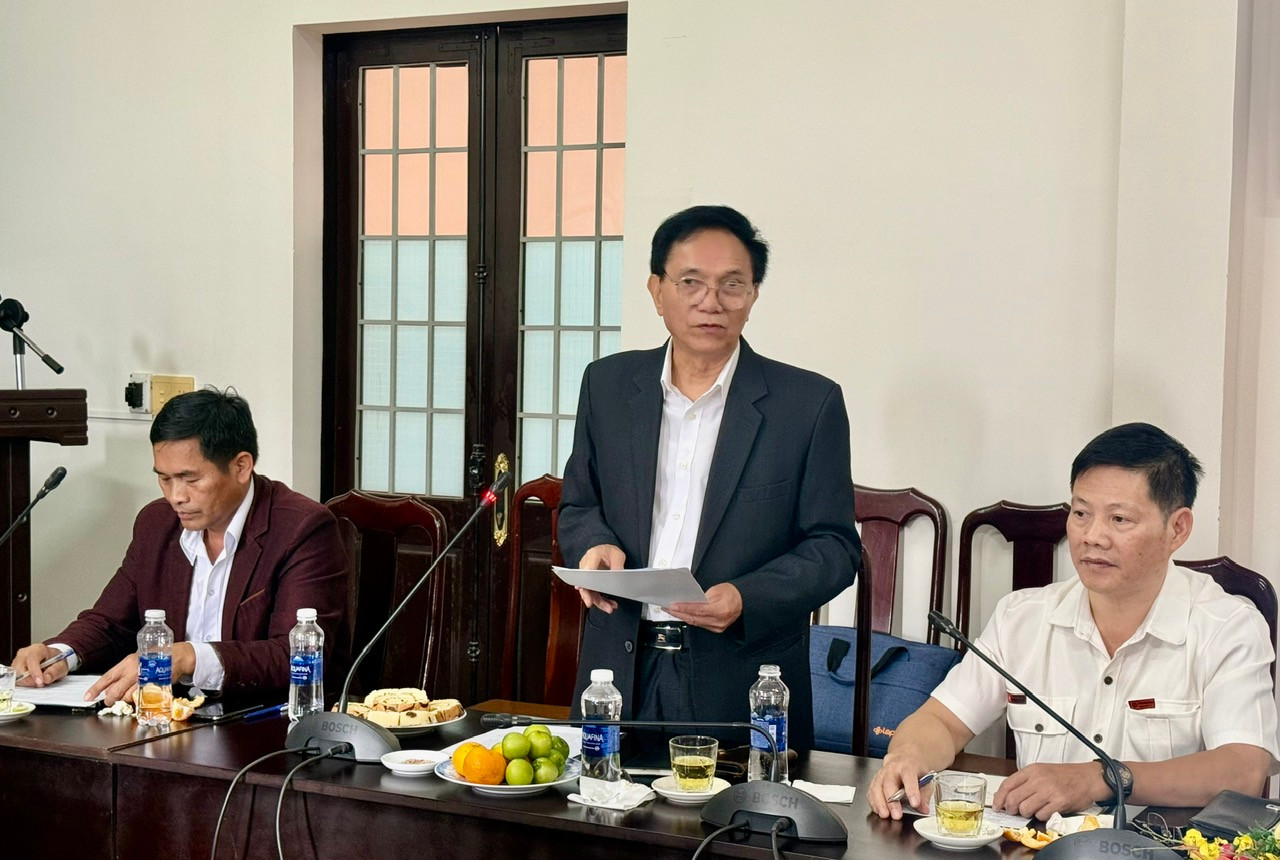Ts. Lò Giàng Páo - Phó Chủ tịch kiêm Tổng Thư ký Trung ương Hội Hỗ trợ phát triển kinh tế miền núi, chia sẻ tại hội nghị